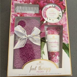 Peony Foot Therapy Set - Nourishing Foot Lotion & Socks (Pink)